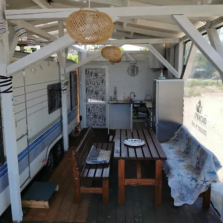 Kemping Sea Caravan/camper On The *