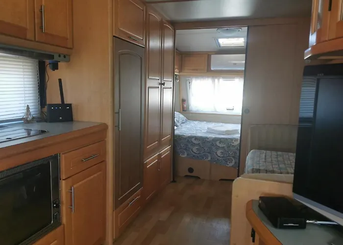 Sea Caravan/camper On The Campingplads *