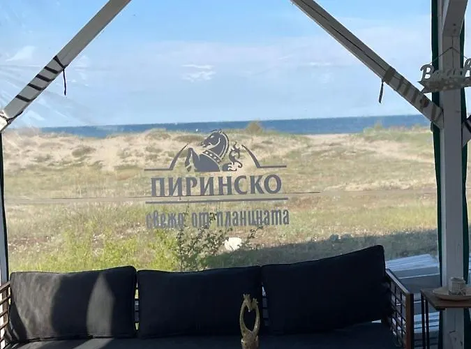 Sea Caravan/camper On The Campingplads Kiten (Burgas)