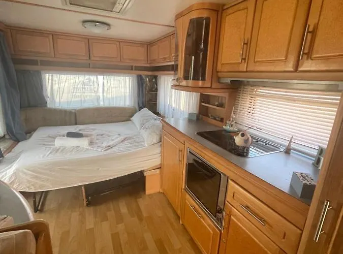Sea Caravan/camper On The Campingplads *